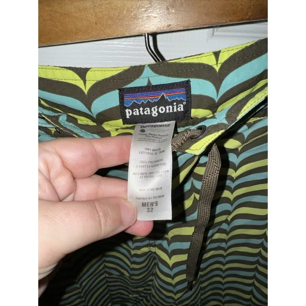 Patagonia Men’s Swim Trunks Linerless Size 32 Green Blue Geometric Print 11 Inch